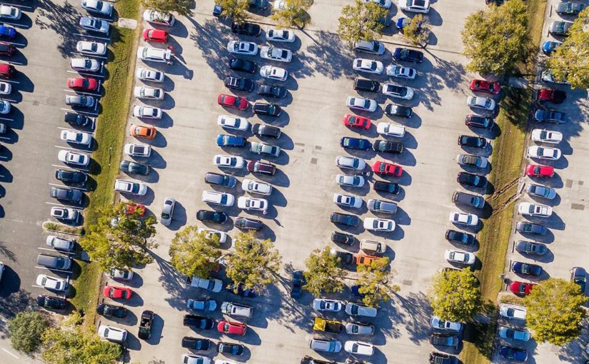 Parking à l’aéroport : laisser sa carte grise ou pas ?